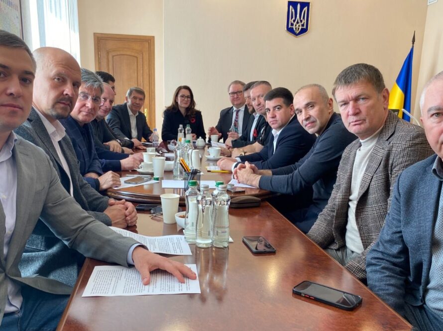 Олег Кулініч під час обговорення створення інвестиційного фонду відбудови України та США